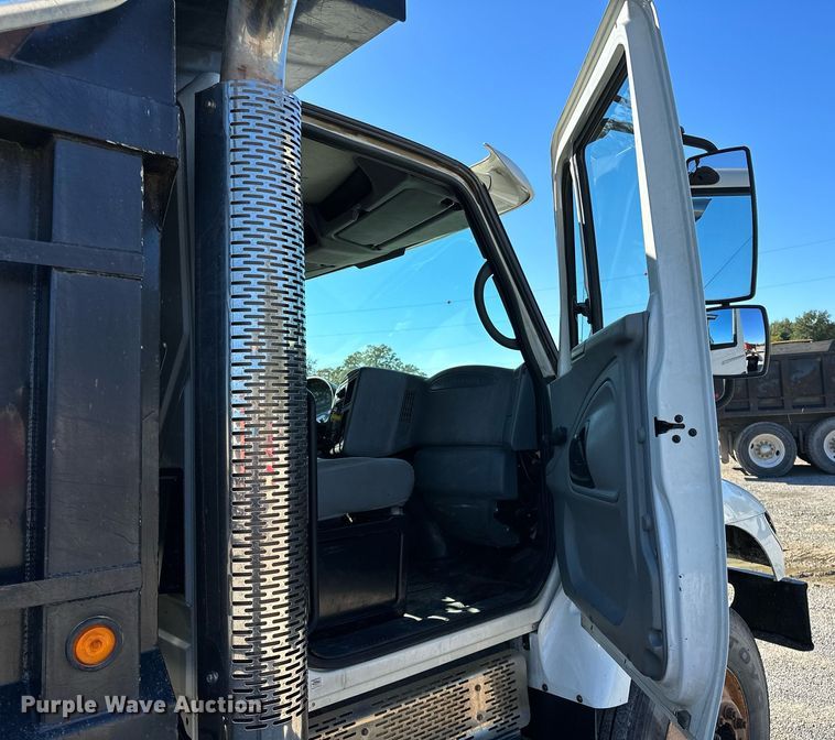 image for item NQ9549 2007 International 7400  dump truck