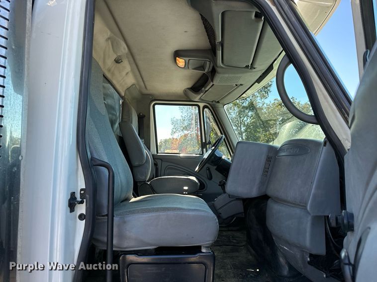 image for item NQ9549 2007 International 7400  dump truck