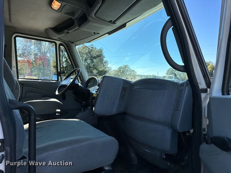 image for item NQ9549 2007 International 7400  dump truck