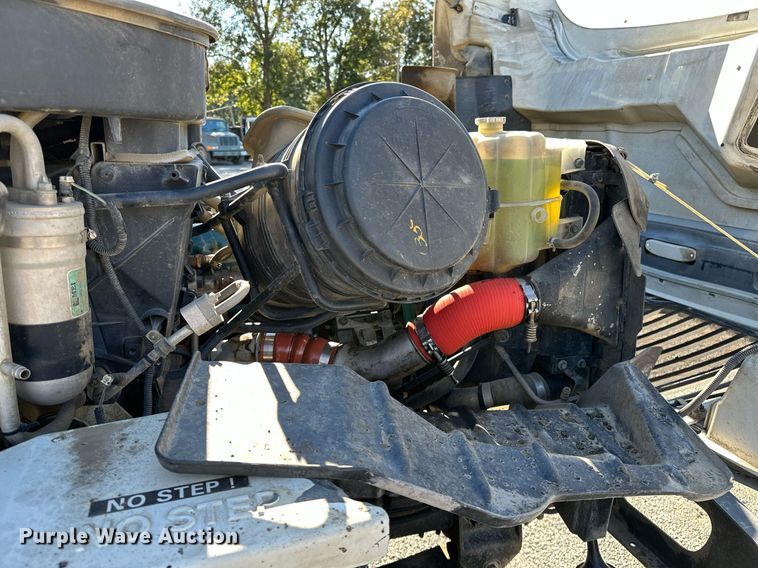 image for item NQ9549 2007 International 7400  dump truck