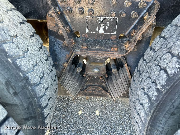 image for item NQ9549 2007 International 7400  dump truck