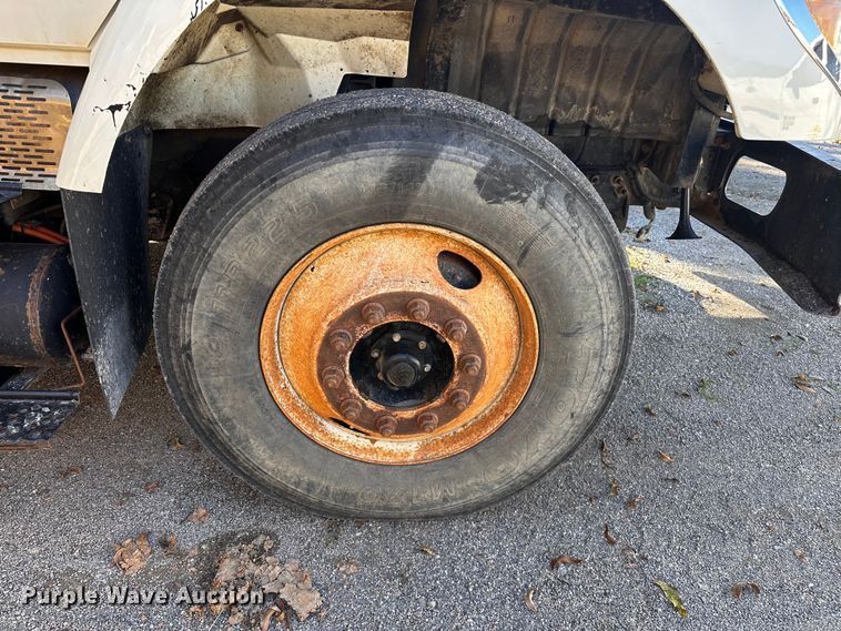 image for item NQ9549 2007 International 7400  dump truck