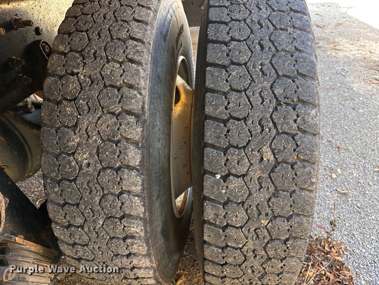 image for item NQ9549 2007 International 7400  dump truck