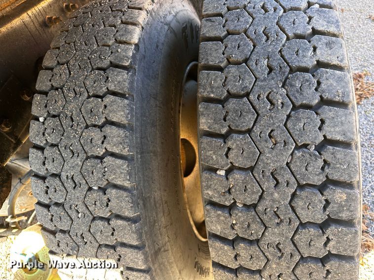 image for item NQ9549 2007 International 7400  dump truck