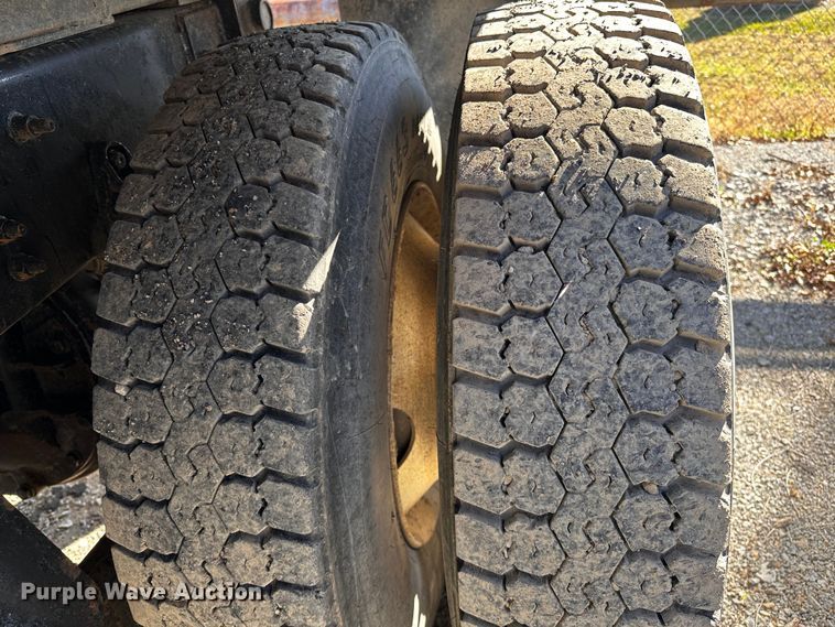 image for item NQ9549 2007 International 7400  dump truck