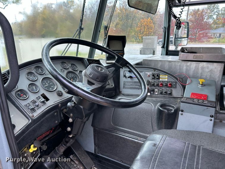 image for item NR9290 1999 Pierce  fire truck