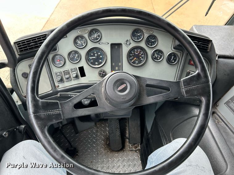 image for item NR9290 1999 Pierce  fire truck