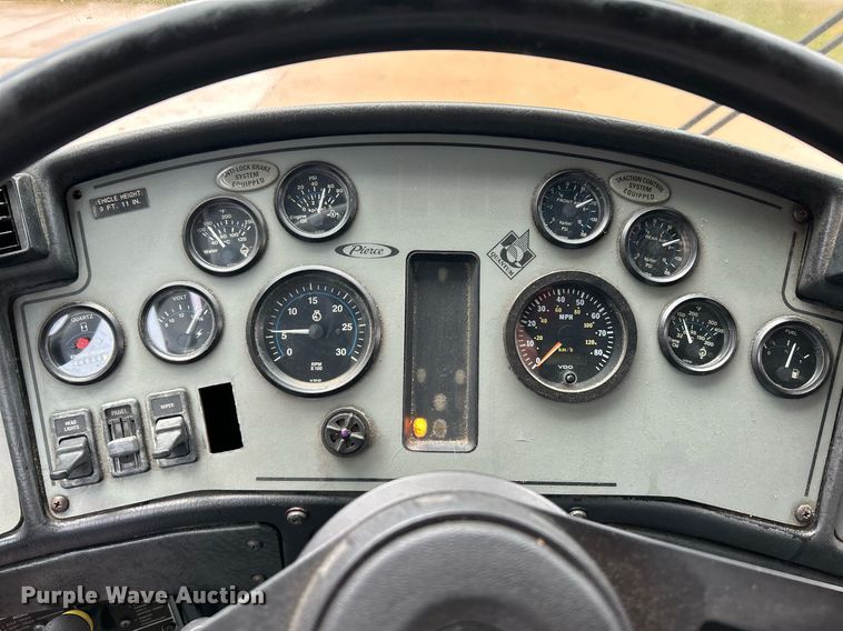 image for item NR9290 1999 Pierce  fire truck