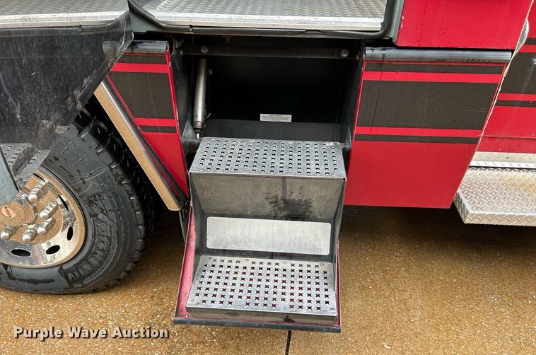 image for item NR9290 1999 Pierce  fire truck