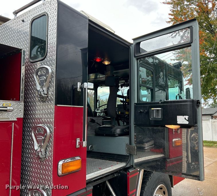 image for item NR9290 1999 Pierce  fire truck