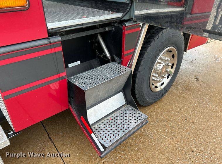 image for item NR9290 1999 Pierce  fire truck