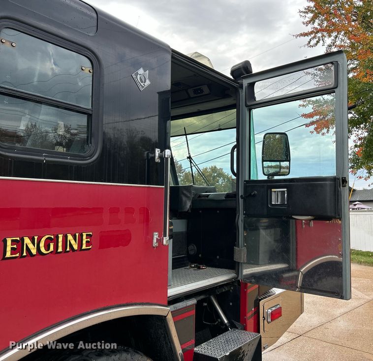 image for item NR9290 1999 Pierce  fire truck