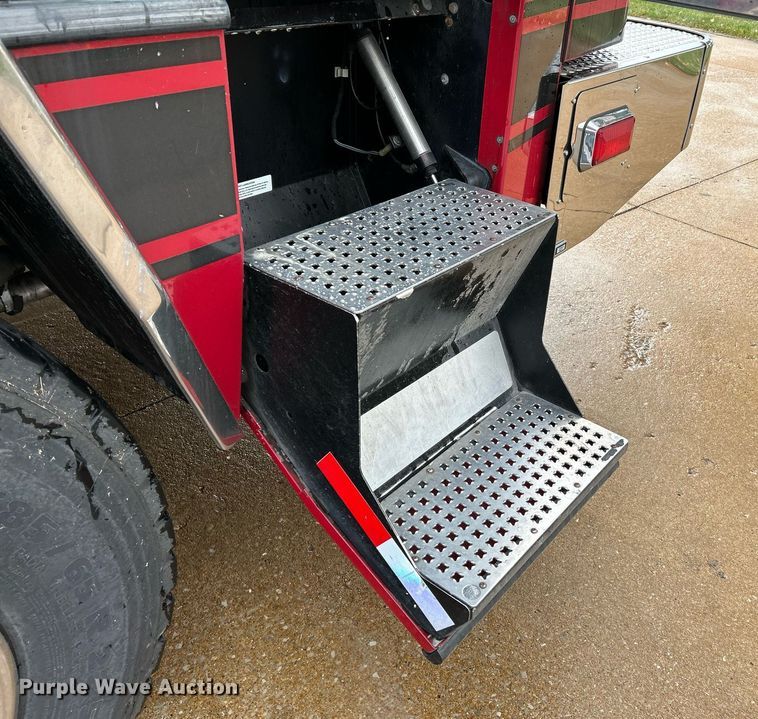 image for item NR9290 1999 Pierce  fire truck