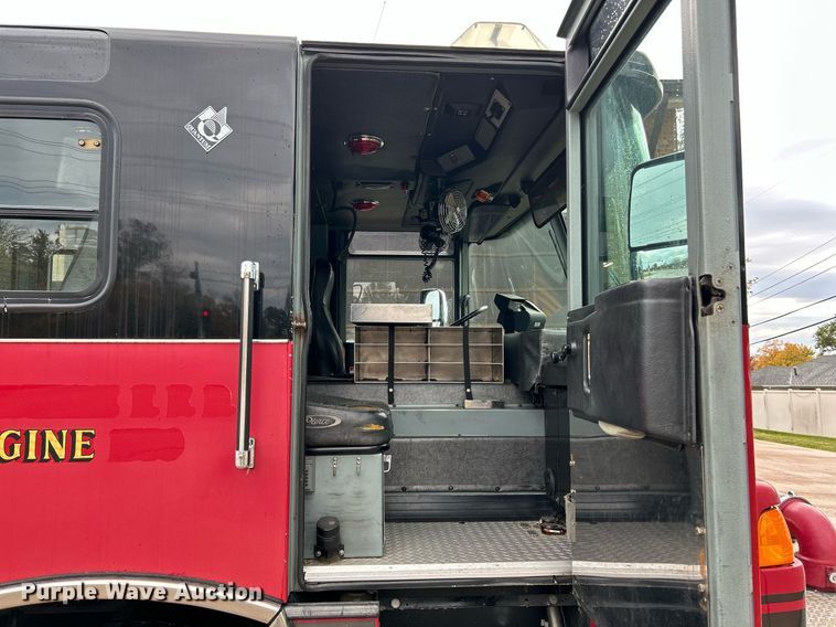 image for item NR9290 1999 Pierce  fire truck