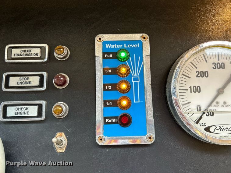 image for item NR9290 1999 Pierce  fire truck