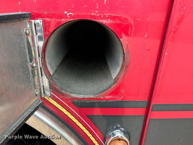 image for item NR9290 1999 Pierce  fire truck