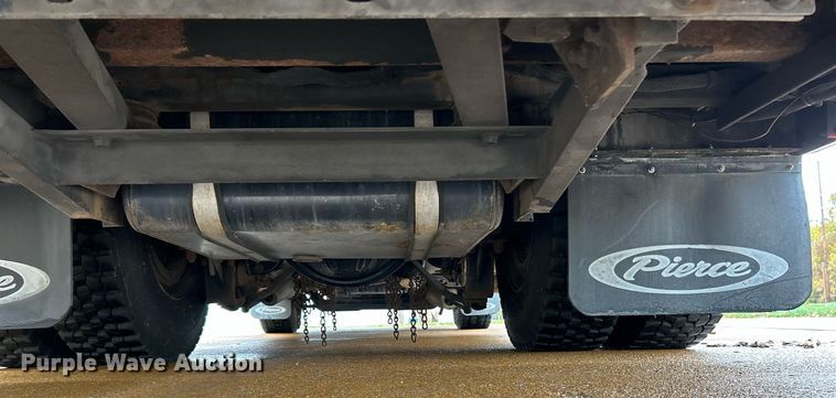 image for item NR9290 1999 Pierce  fire truck