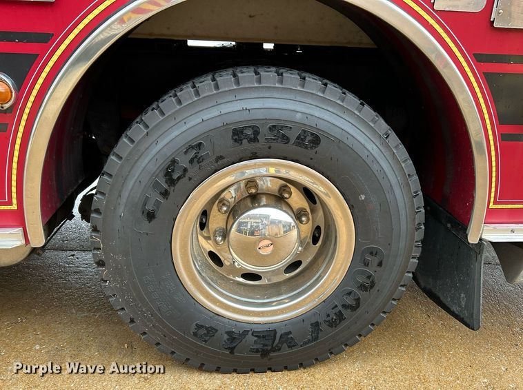 image for item NR9290 1999 Pierce  fire truck