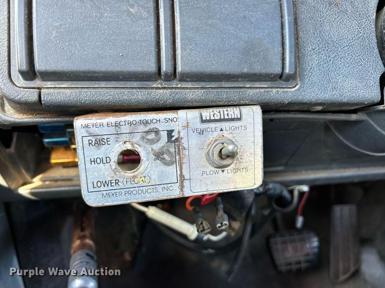 image for item NR9362 2000 GMC C6500  dump truck