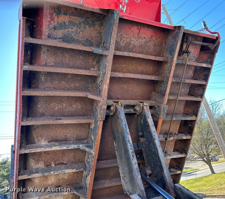 image for item NR9362 2000 GMC C6500  dump truck