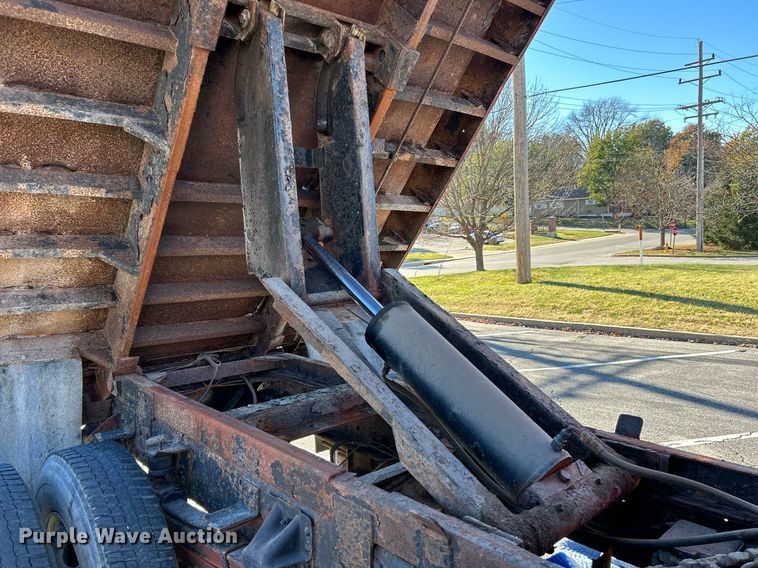 image for item NR9362 2000 GMC C6500  dump truck