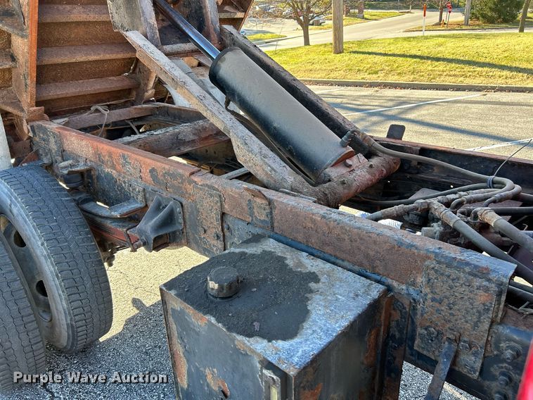 image for item NR9362 2000 GMC C6500  dump truck