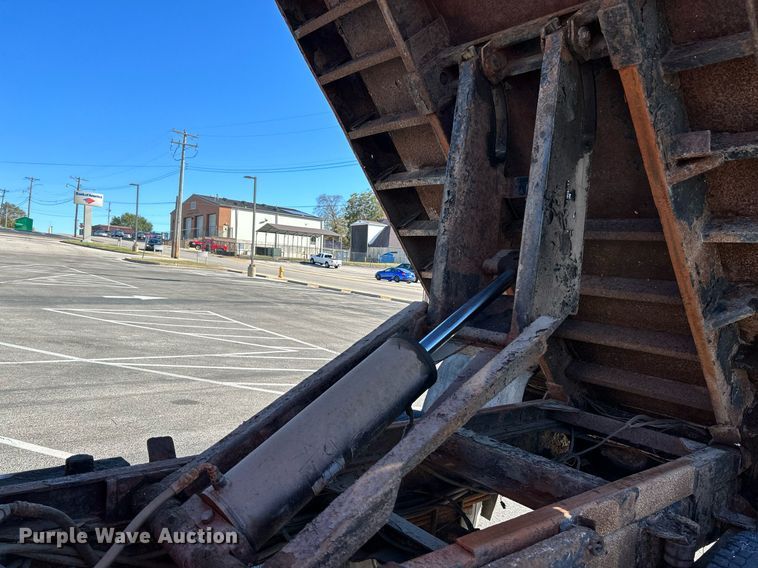 image for item NR9362 2000 GMC C6500  dump truck