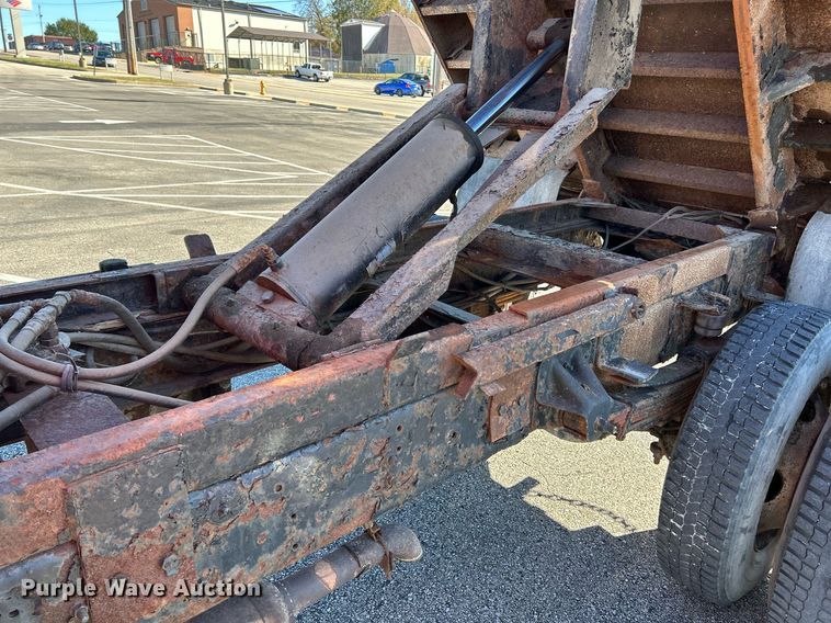 image for item NR9362 2000 GMC C6500  dump truck