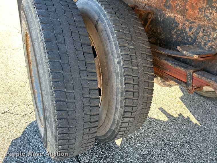 image for item NR9362 2000 GMC C6500  dump truck