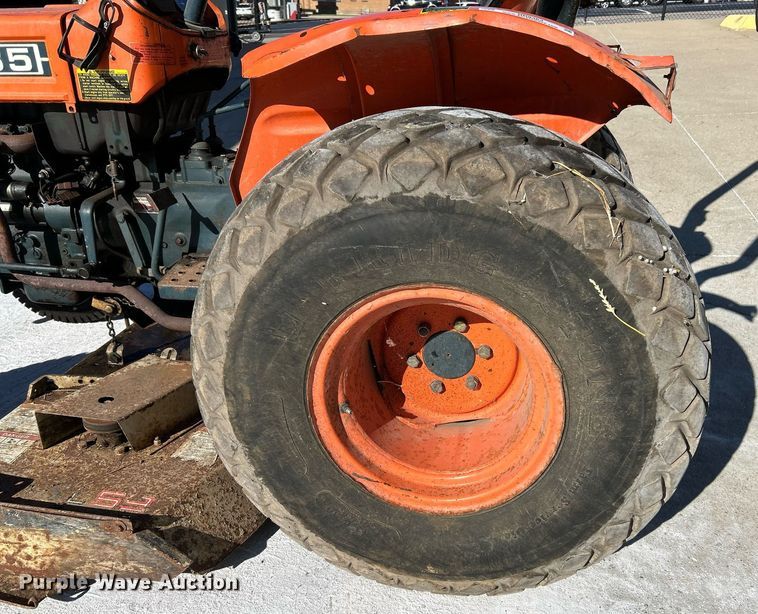 image for item NR9363 Kubota L185  tractor