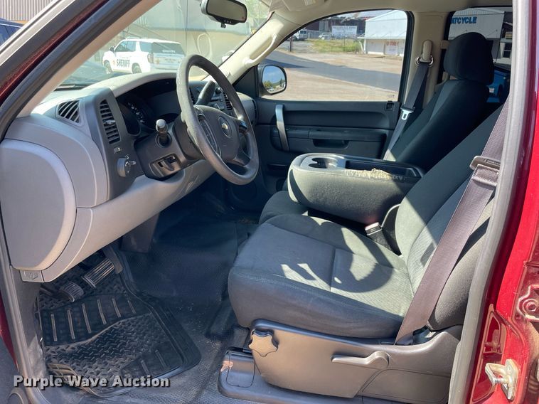 image for item NY9790 2013 Chevrolet Silverado 1500  Crew Cab pickup truck