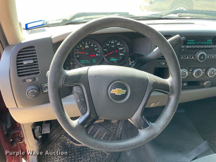 image for item NY9790 2013 Chevrolet Silverado 1500  Crew Cab pickup truck