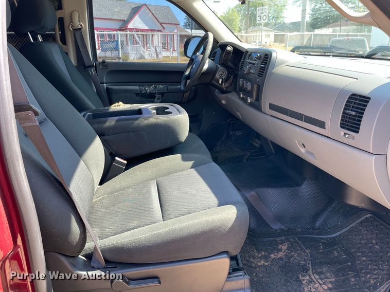 image for item NY9790 2013 Chevrolet Silverado 1500  Crew Cab pickup truck