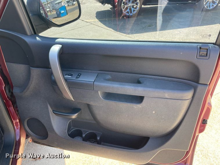 image for item NY9790 2013 Chevrolet Silverado 1500  Crew Cab pickup truck