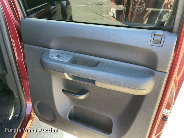 image for item NY9790 2013 Chevrolet Silverado 1500  Crew Cab pickup truck