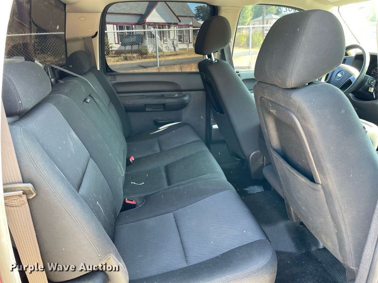 image for item NY9790 2013 Chevrolet Silverado 1500  Crew Cab pickup truck