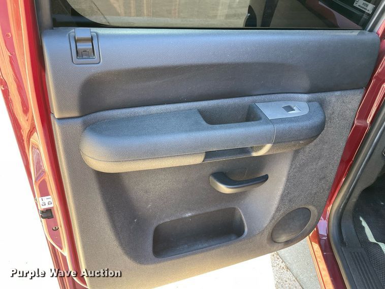 image for item NY9790 2013 Chevrolet Silverado 1500  Crew Cab pickup truck