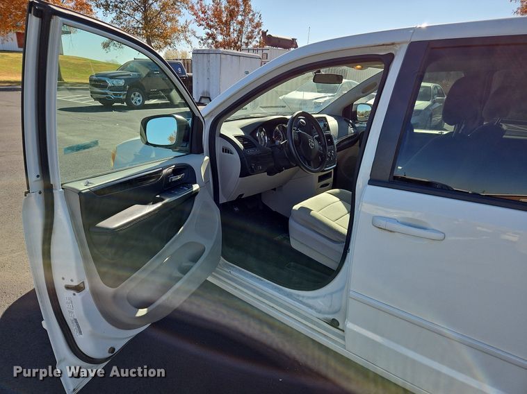 image for item NZ9062 2011 Dodge Grand Caravan  van