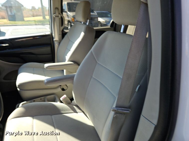 image for item NZ9062 2011 Dodge Grand Caravan  van