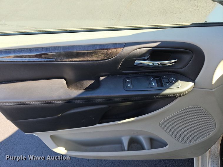 image for item NZ9062 2011 Dodge Grand Caravan  van