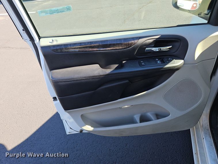 image for item NZ9062 2011 Dodge Grand Caravan  van