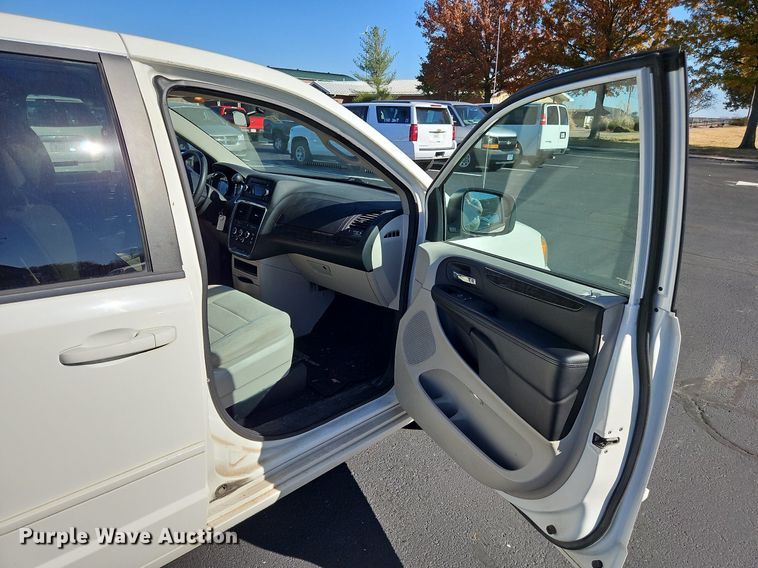 image for item NZ9062 2011 Dodge Grand Caravan  van