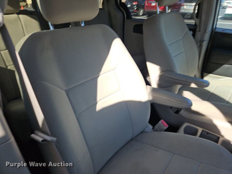 image for item NZ9062 2011 Dodge Grand Caravan  van