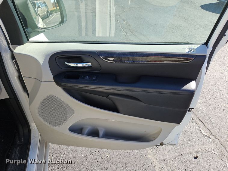 image for item NZ9062 2011 Dodge Grand Caravan  van