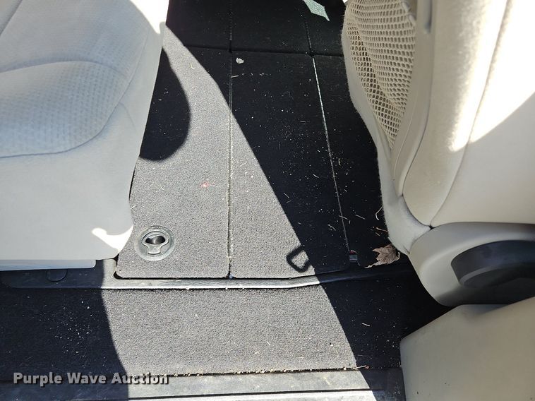 image for item NZ9062 2011 Dodge Grand Caravan  van