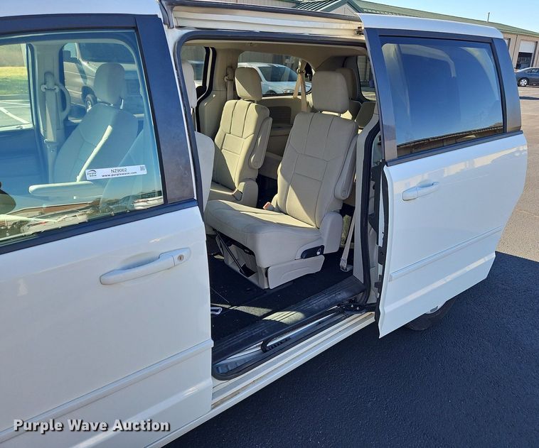 image for item NZ9062 2011 Dodge Grand Caravan  van