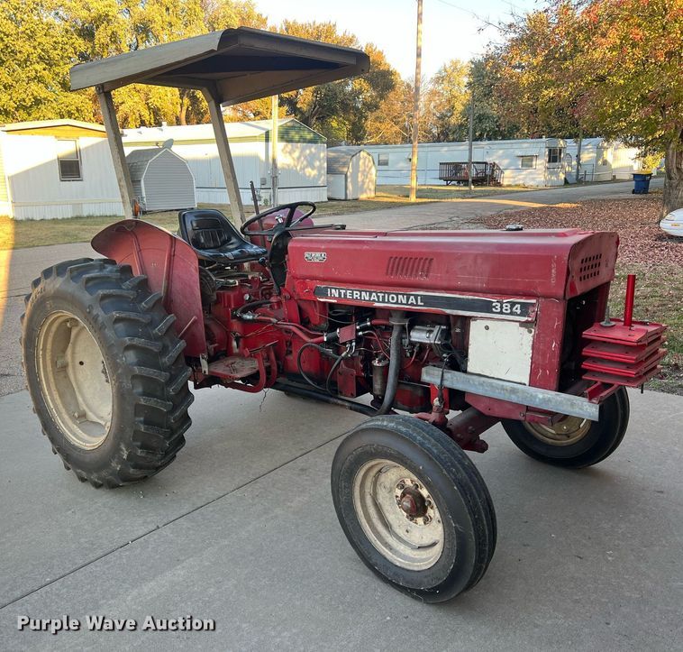 image for item OA9064 International 384  tractor