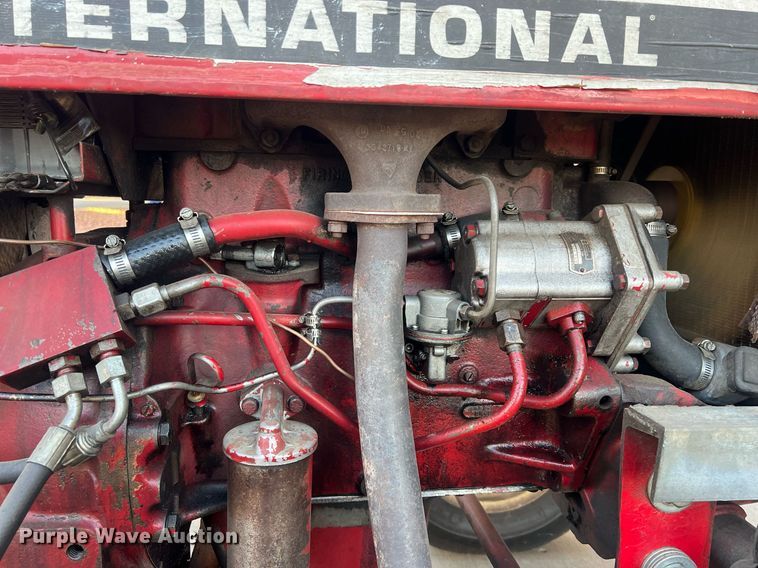 image for item OA9064 International 384  tractor