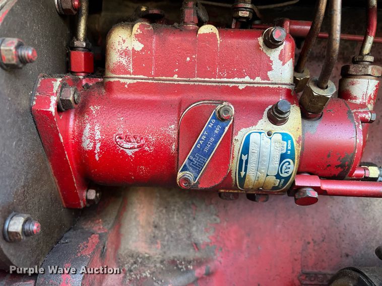 image for item OA9064 International 384  tractor