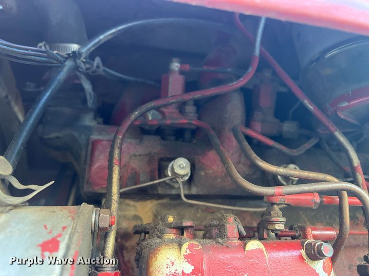 image for item OA9064 International 384  tractor